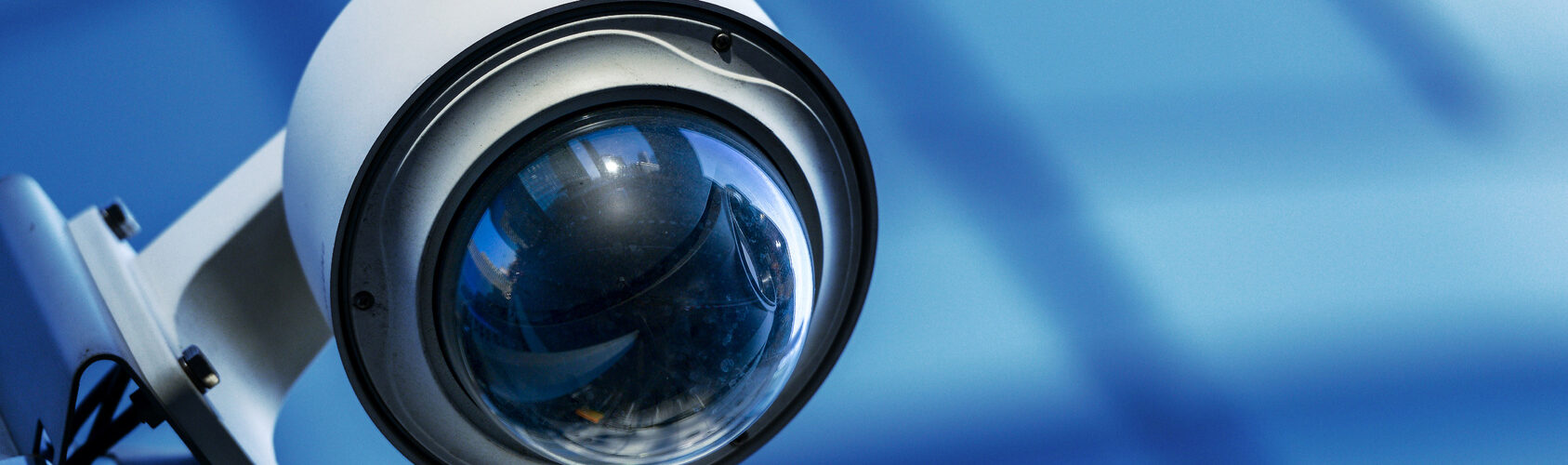 Nahaufnahme einer Videosicherheitskamera.